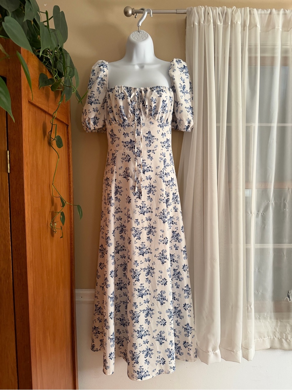 Floral Puff-Sleeve Maxi Dress in Cream and Blue